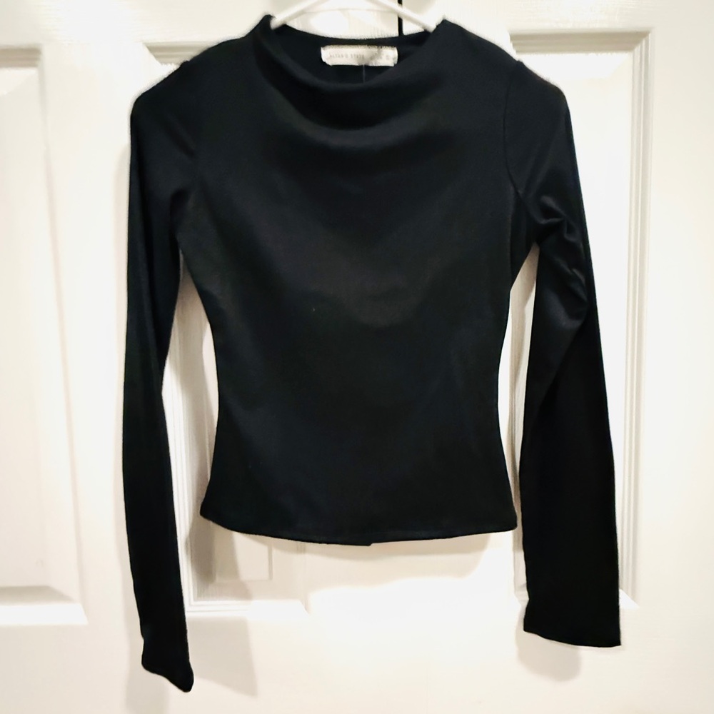 Altard State Long Sleeve Black Top ( Size S)- NEW